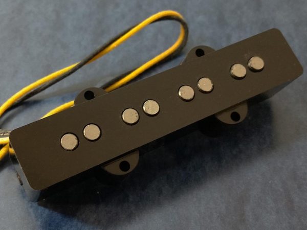 Bass guitar pickups